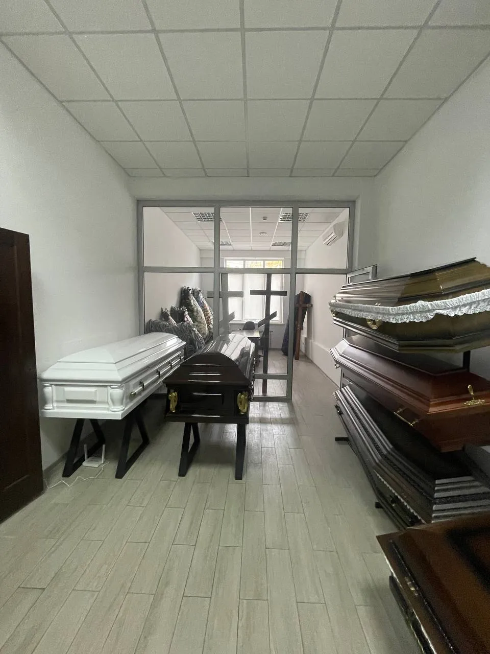 Різні домовини доступні в Київському Похоронному Бюро Вознесіння